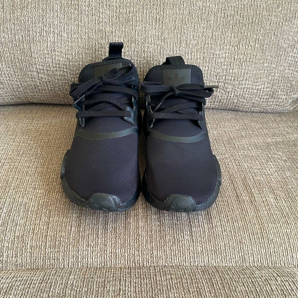 Men’s all black Adidas R1 Boost- size 10